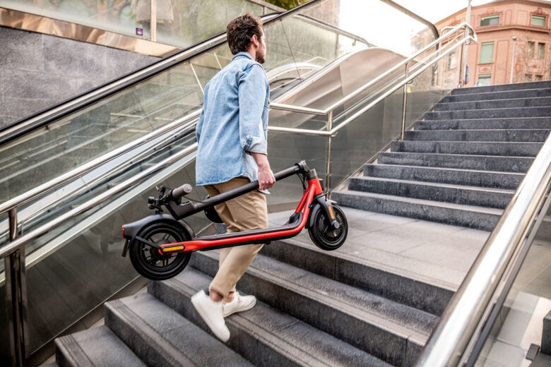 Ninebot by Segway Monopattino elettrico D18E con 18 km di autonomia e ruote da 10" con camera d'aria