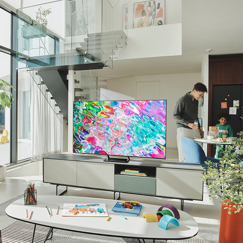 Samsung Series 7 TV QLED 4K 75” QE75Q70B Smart TV Wi-Fi Titan Gray, Processore Quantum 4K, Retroilluminazione LED, Gaming mode, Suono dinamico