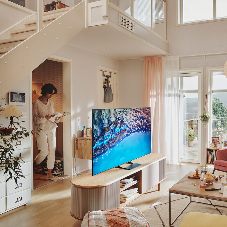 Samsung Series 8 TV Crystal UHD 4K 43” UE43BU8570 Smart TV Wi-Fi Black, Ultra sottile, Colori reali, Gaming mode, Suono dinamico