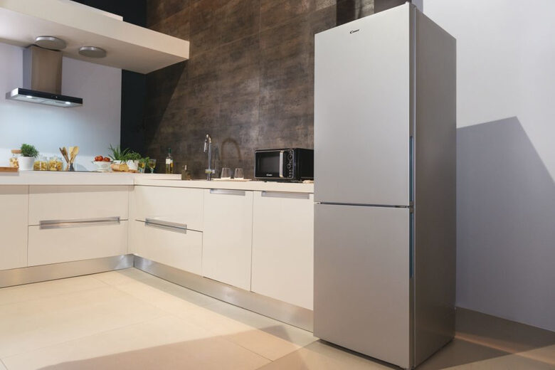 Candy Fresco CCE3T618ES frigorifero con congelatore Libera installazione 341 L E Argento