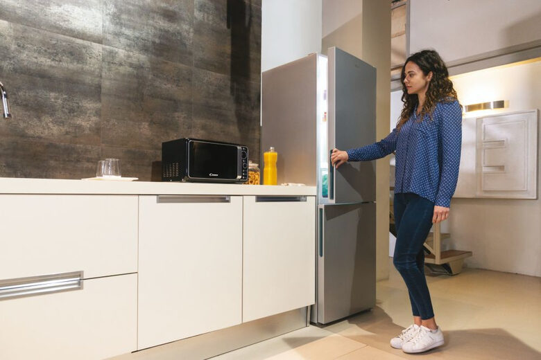 Candy Fresco CCE3T618ES frigorifero con congelatore Libera installazione 341 L E Argento