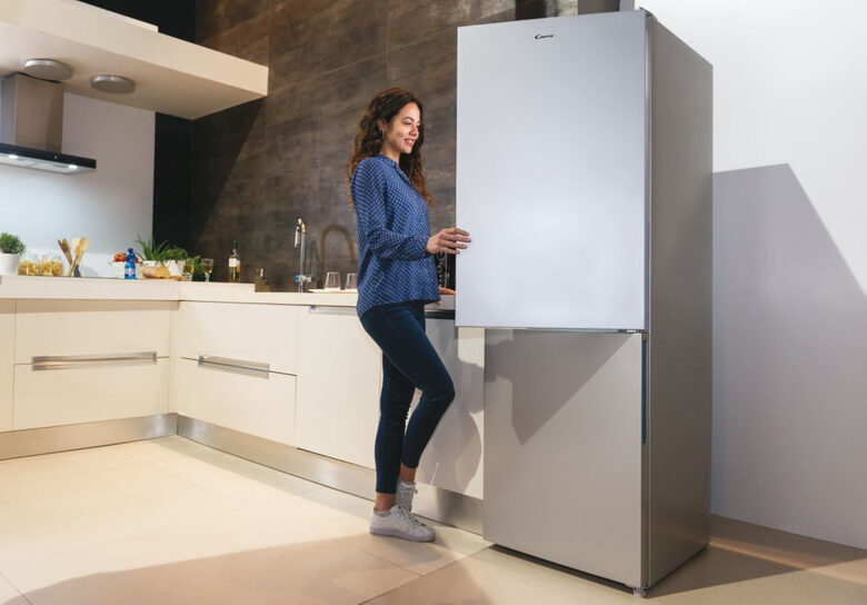 Candy Fresco CCE3T618ES frigorifero con congelatore Libera installazione 341 L E Argento