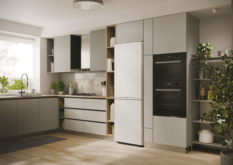 Candy CNCQ2T618EW Frigorifero Combinato A Libera Installazione, No Frost, Classe E, Bianco