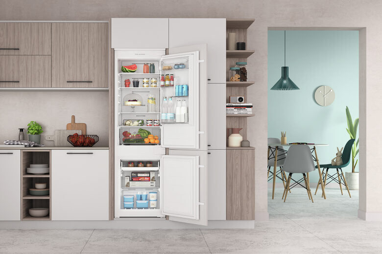 Indesit INC18 T112 frigorifero con congelatore Da incasso 250 L E Bianco