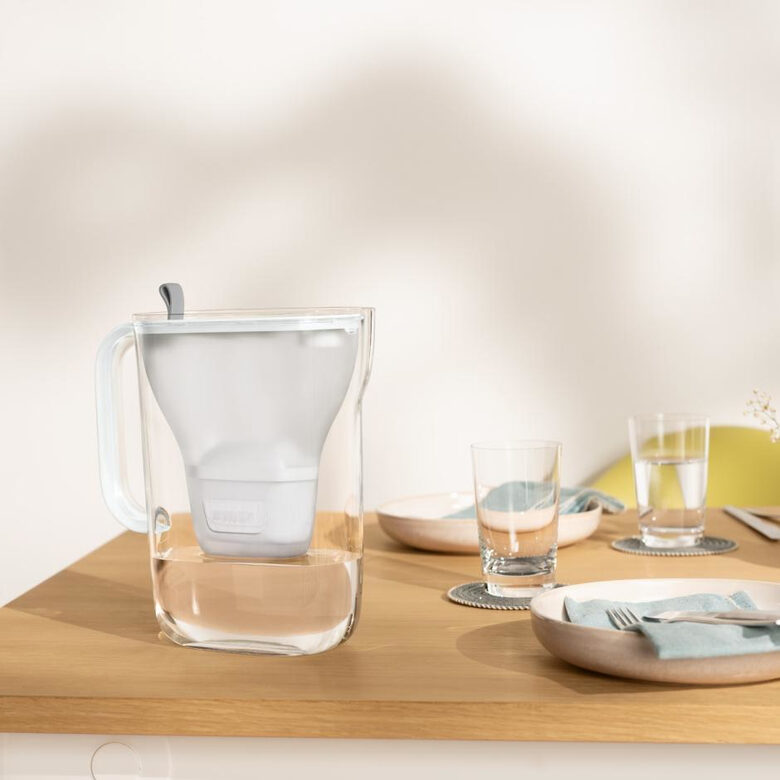 Brita 1051449 Filtraggio acqua Caraffa filtrante 2,4 L Trasparente, Bianco