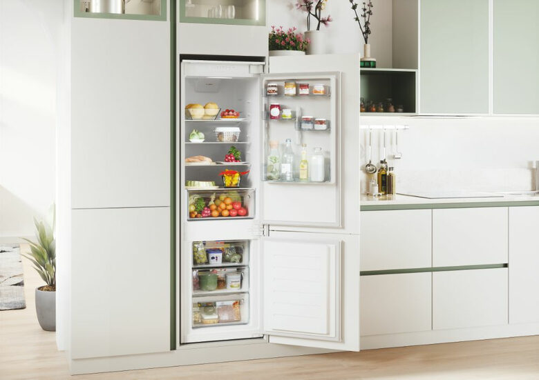 Candy CBL3518E frigorifero con congelatore Da incasso