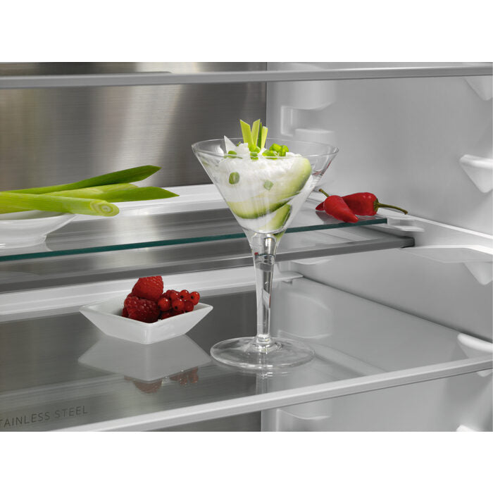 AEG Series 8000 TSC8M181CS frigorifero con congelatore Da incasso 249 L C Bianco