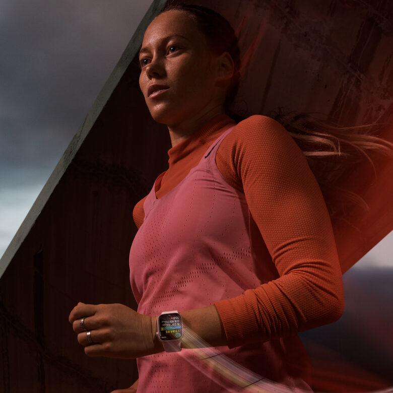 Apple Watch Series 9 GPS + Cellular Cassa 41mm in Alluminio Mezzanotte con Cinturino Sport Mezzanotte - S/M