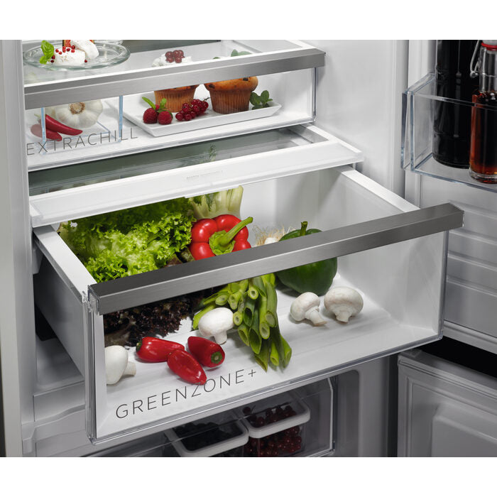AEG Series 8000 TSC8M181CS frigorifero con congelatore Da incasso 249 L C Bianco