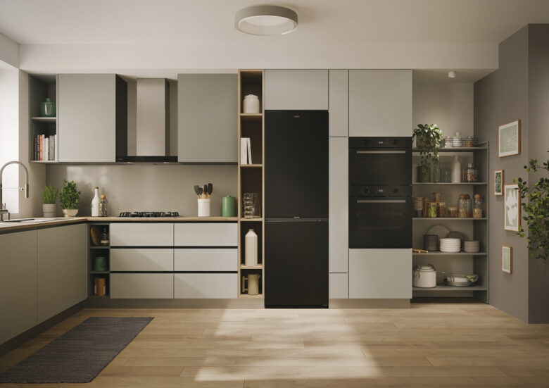 Candy CNCQ2T618EB Frigorifero Libera installazione 355 L E Nero