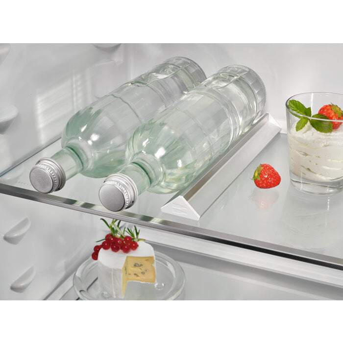 AEG Series 8000 TSC8M181CS frigorifero con congelatore Da incasso 249 L C Bianco