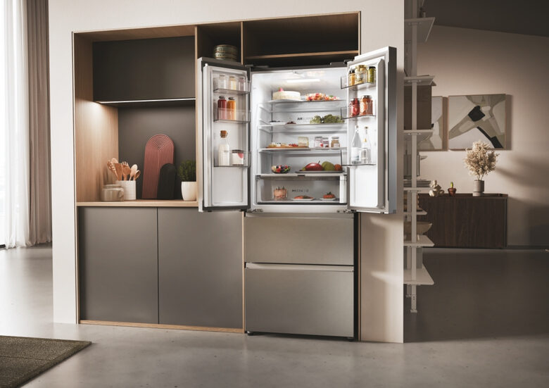 Haier HFR3718ENMM FD 70 Serie 3 Frigorifero Combinato A Libera Installazione, No Frost, Display, Classe E, Acciaio Inox