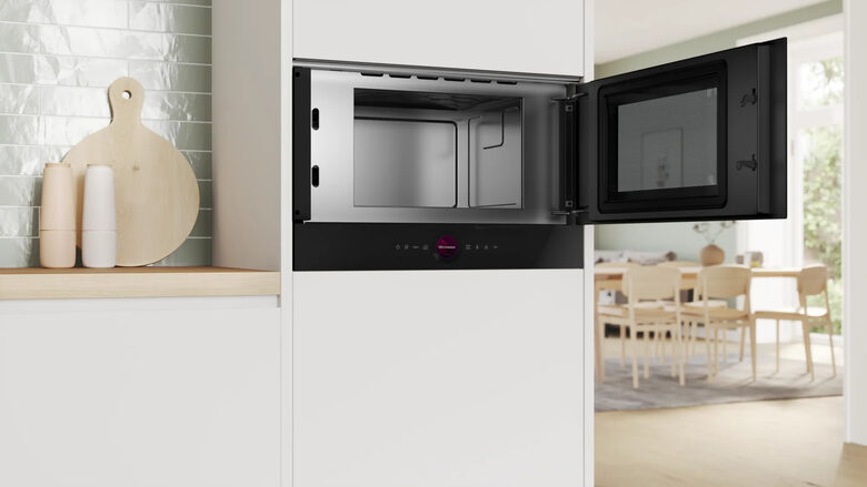 Bosch Serie 8 BFR7221B1 forno a microonde Nero Solo microonde Da incasso 21 L 900 W