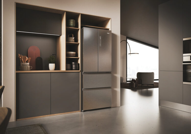 Haier HFR3718ENMM FD 70 Serie 3 Frigorifero Combinato A Libera Installazione, No Frost, Display, Classe E, Acciaio Inox