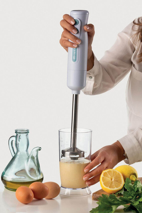 Ariete 601 Frullatore a Immersione con tritatutto, 700 W, 2 velocità, Lama in acciaio inox, Gamba removibile, Bicchiere trasparente, Bianco & Celeste