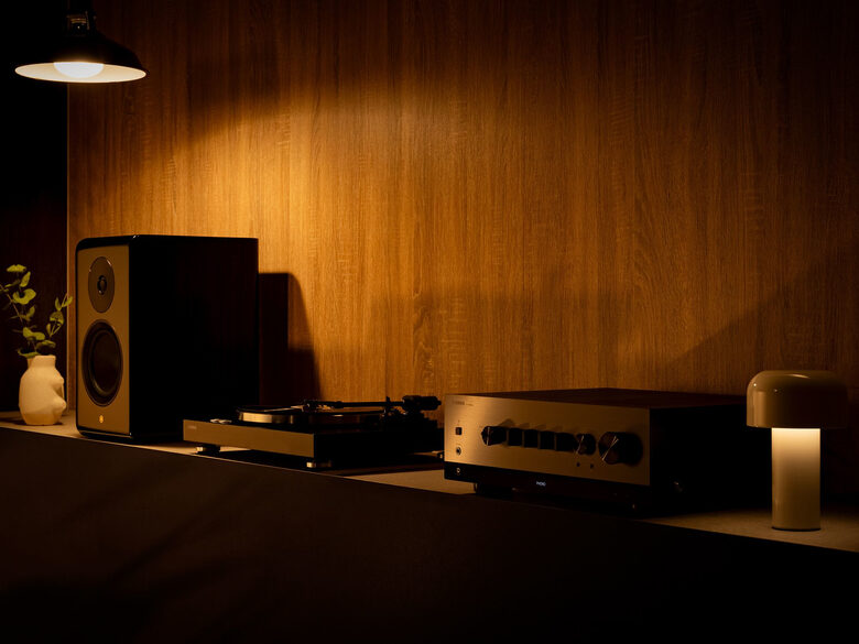 Yamaha TT-S303 Giradischi con trasmissione a cinghia Nero