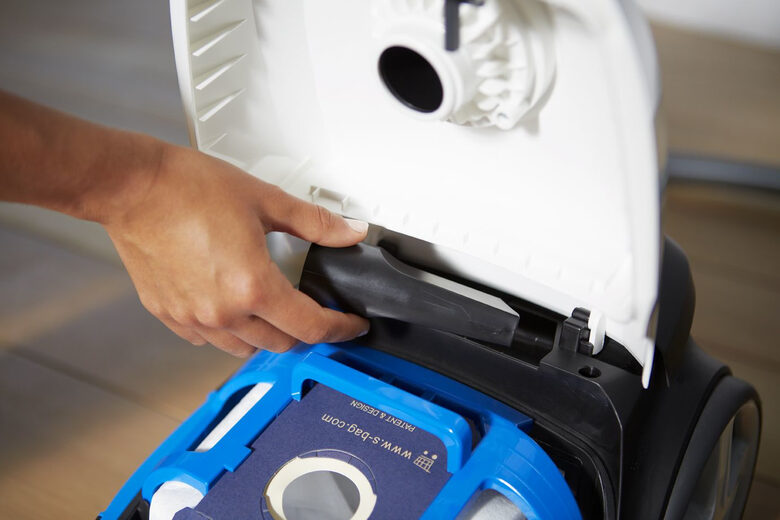 Philips Performer Compact Aspirapolvere con sacco, 900 W, cattura il 99,9% della polvere