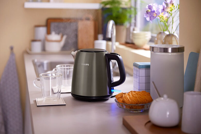 Philips Daily Collection Bollitore compatto in titanio, 2000 W, 1 l
