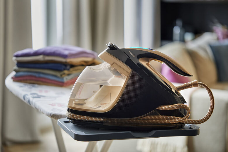 Philips Ferro da stiro con caldaia con colpo di vapore fino a 600 g